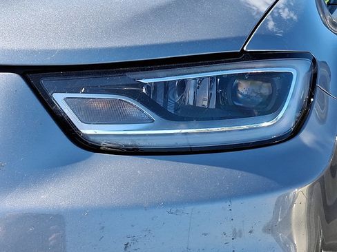 Used 2021 Chrysler Pacifica Touring-L FWD image 8