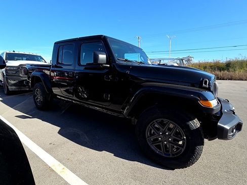 New 2026 Jeep Gladiator Sport image 3