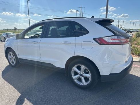 Used 2021 Ford Edge SE FWD image 4