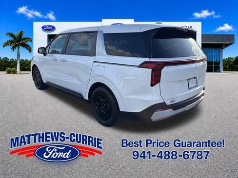 Used 2025 Kia Carnival FWD image 6