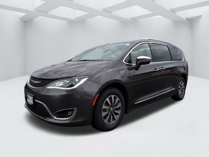 Used 2020 Chrysler Pacifica Limited w/ Advanced Safetytec Group