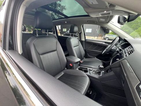 Certified 2022 Volkswagen Tiguan SE w/ Panoramic Sunroof Package AWD/4WD image 23