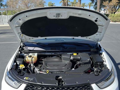 Used 2021 Chrysler Pacifica Touring w/ S Appearance Package image 25