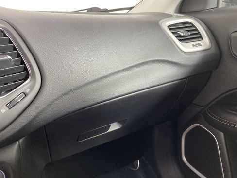 Used 2019 Jeep Compass Latitude w/ Cold Weather Group AWD/4WD image 34