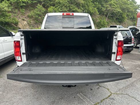 Used 2019 RAM 1500 Classic SLT w/ Luxury Group AWD/4WD image 11