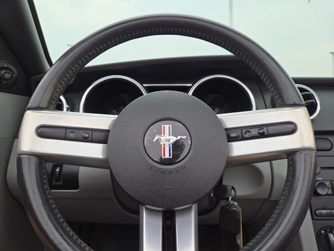 Used 2006 Ford Mustang Convertible RWD image 24