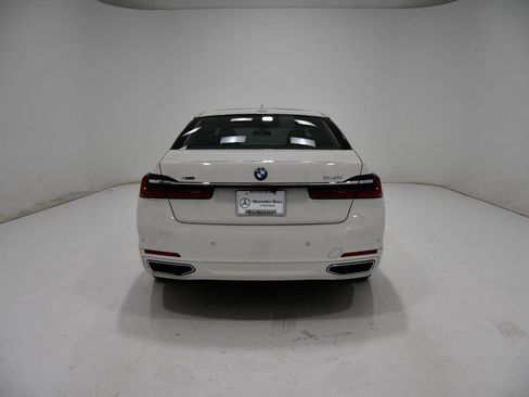 Used 2022 BMW 740i xDrive w/ Premium Package image 4