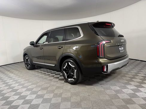 Used 2023 Kia Telluride EX w/ EX Captain's Chair Package FWD image 10