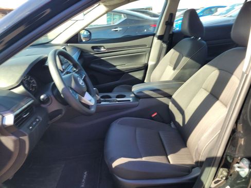 Used 2025 Nissan Altima 2.5 SV image 11