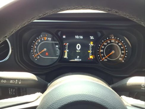 Used 2025 Jeep Gladiator Sport AWD/4WD image 21