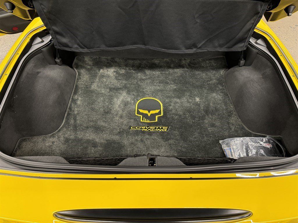 Used 2006 Chevrolet Corvette Z06 w/ Preferred Equipment Group RWD image 13