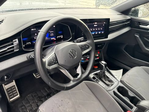 Used 2025 Volkswagen Jetta Sport FWD image 4