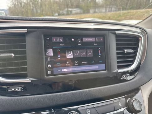 Used 2022 Chrysler Voyager LX image 24