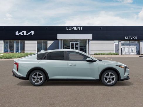 New 2025 Kia K4 LXS image 10