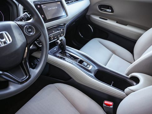 Used 2018 Honda HR-V EX image 25