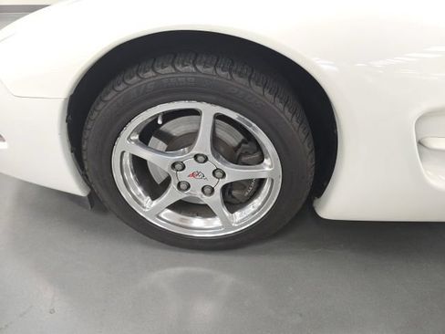 Used 2001 Chevrolet Corvette Convertible w/ Preferred Equipment Group2 RWD image 20