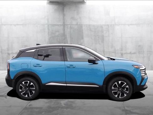 Certified 2025 Nissan Kicks SR FWD image 5