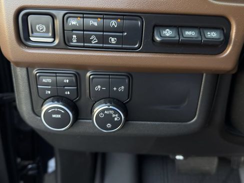 Used 2023 Chevrolet Tahoe High Country AWD/4WD image 25