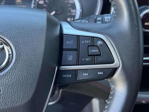 Used 2023 Toyota Highlander XSE image 11