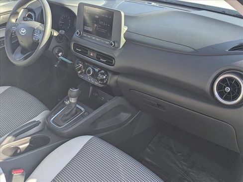 Used 2023 Hyundai Kona SE image 19