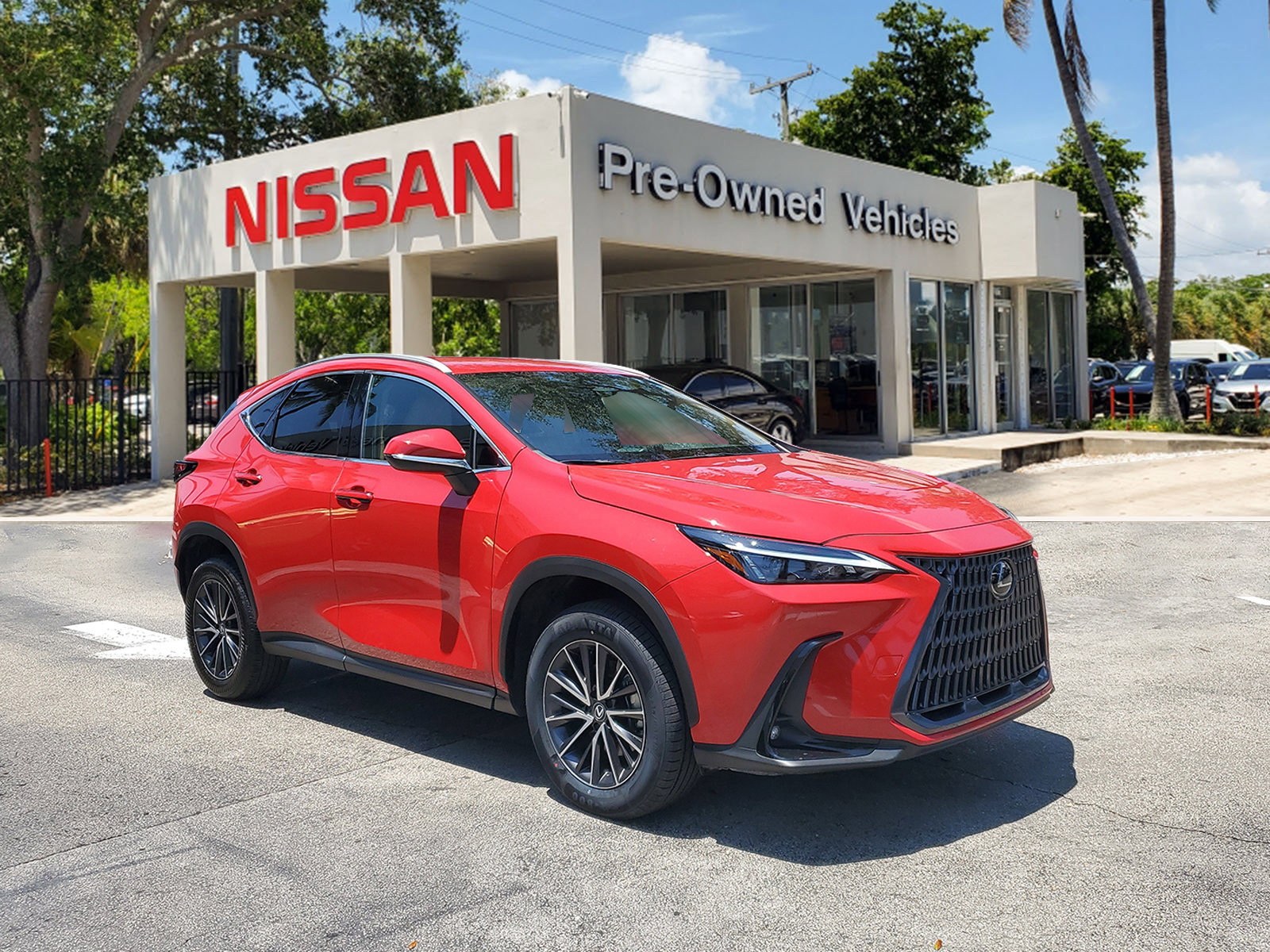 Used 2024 Lexus NX 250 FWD w/ Towing Package (2000 Lbs) image 3