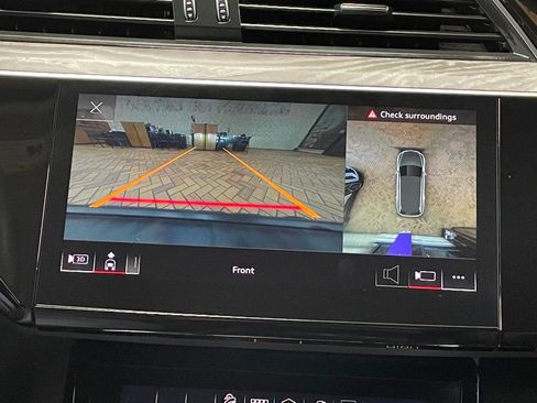 Used 2021 Audi e-tron Premium Plus w/ Premium Plus Package image 34