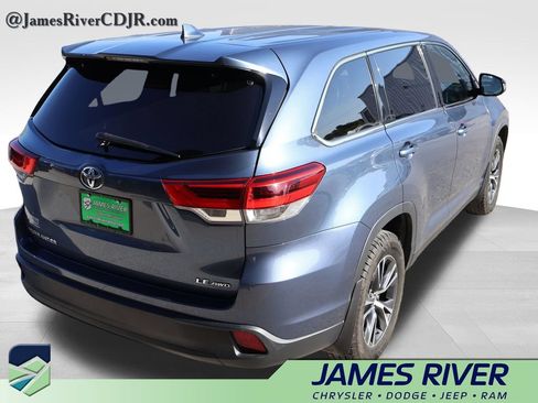 Used 2019 Toyota Highlander Plus AWD/4WD image 5