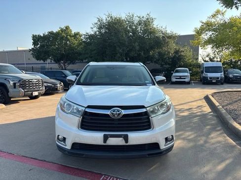 Used 2016 Toyota Highlander Limited Platinum FWD image 2