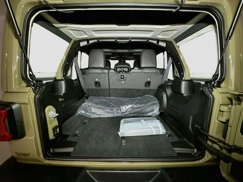 New 2026 Jeep Wrangler Unlimited Rubicon AWD/4WD image 30