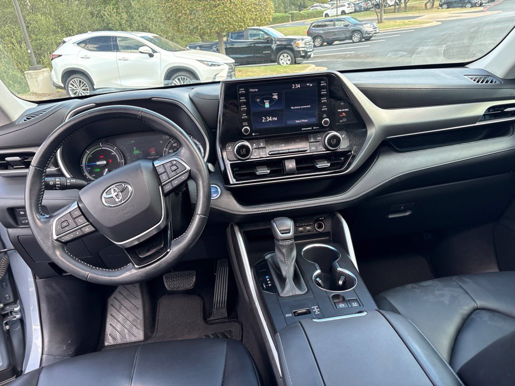 Used 2020 Toyota Highlander XLE FWD image 18