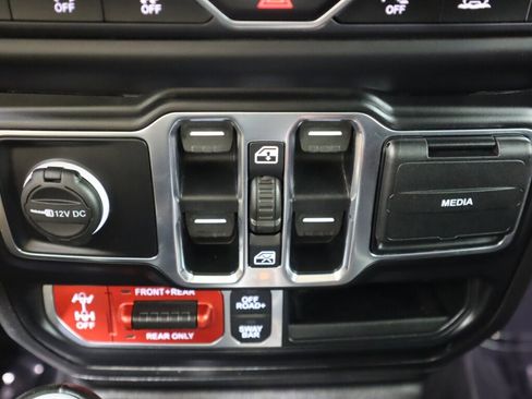 Used 2020 Jeep Gladiator Rubicon image 25