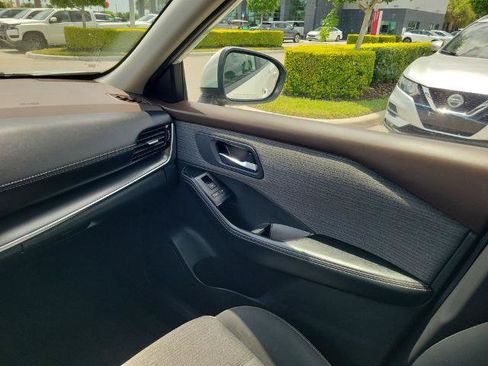 Certified 2023 Nissan Rogue SV FWD image 19