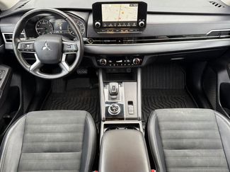 Used 2024 Mitsubishi Outlander SE video 3