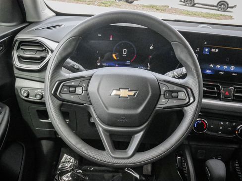 Used 2024 Chevrolet TrailBlazer LT w/ Driver Confidence Package image 18