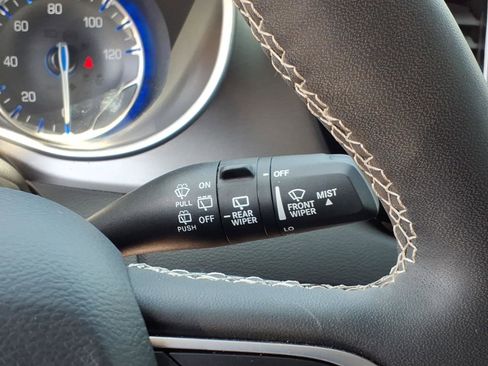 Used 2024 Chrysler Pacifica Touring-L FWD image 23