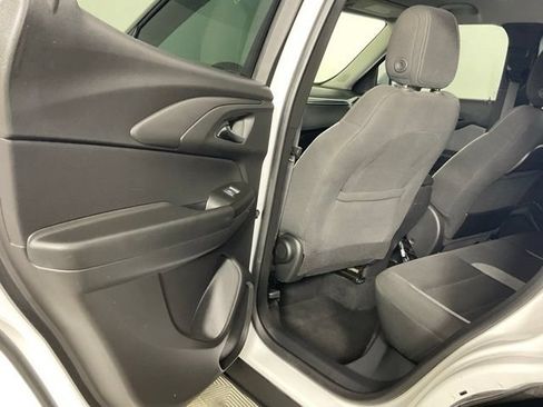 Used 2025 Chevrolet TrailBlazer LT FWD image 12