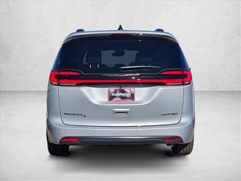 New 2026 Chrysler Pacifica Limited FWD image 8