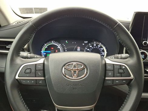 Used 2023 Toyota Highlander LE FWD image 16