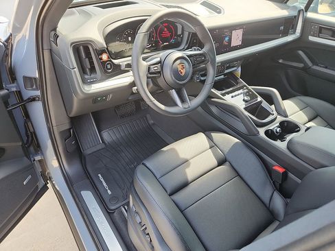 New 2026 Porsche Cayenne image 4