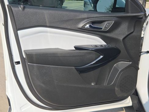 Used 2024 Chevrolet Trax LT w/ Driver Confidence Package image 11