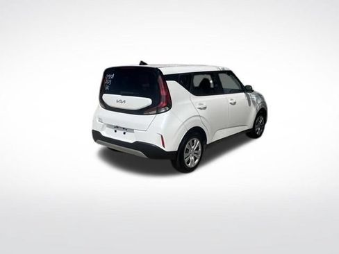 Used 2023 Kia Soul LX FWD image 3