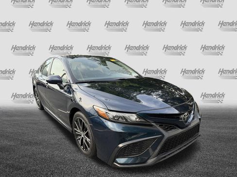 Used 2021 Toyota Camry SE FWD image 2