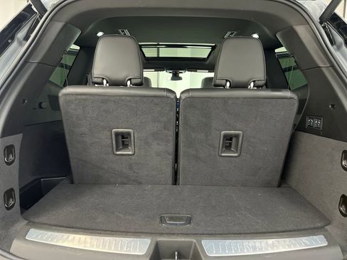 Used 2025 Cadillac XT6 Premium Luxury image 37