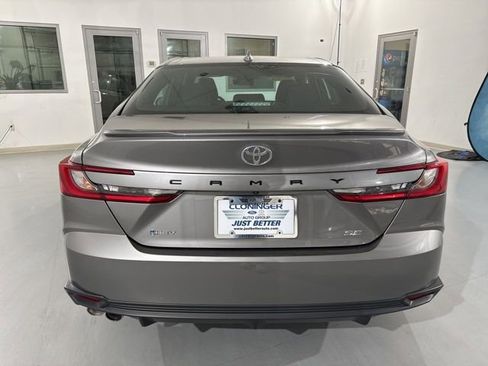 Used 2025 Toyota Camry SE w/ Convenience Package image 9