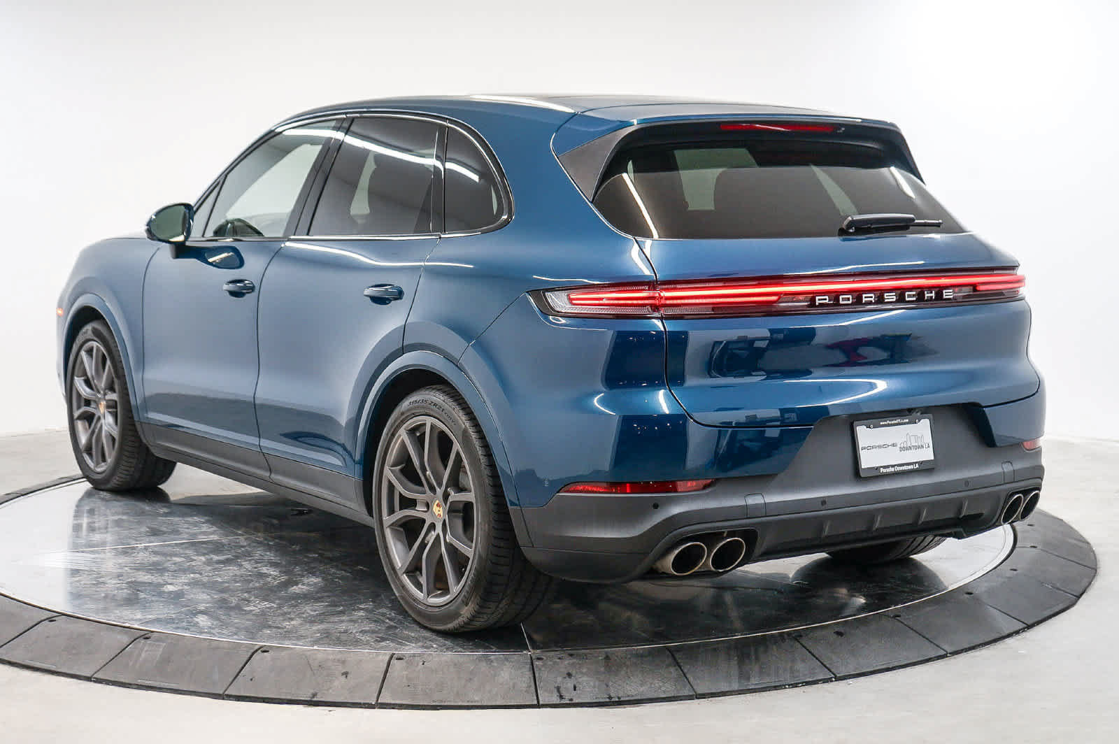 Certified 2024 Porsche Cayenne S AWD/4WD image 3