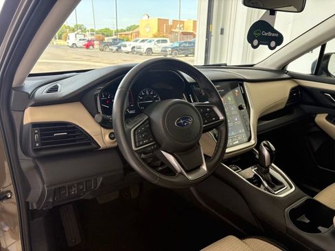 Used 2025 Subaru Outback Premium AWD/4WD image 2