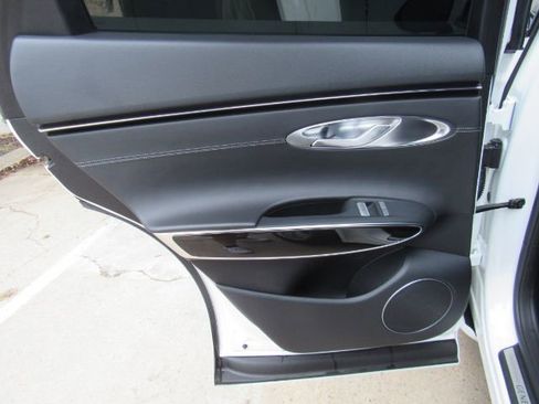 Used 2022 Genesis GV70 2.5T image 16