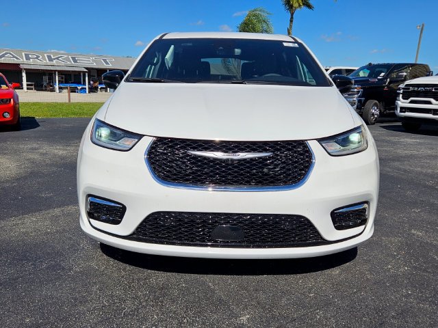 New 2025 Chrysler Pacifica Select FWD image 2