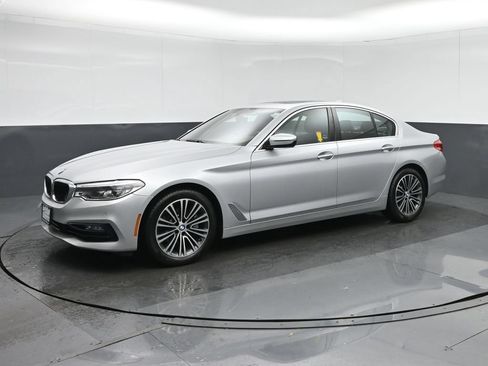 Used 2018 BMW 530i xDrive AWD/4WD image 3
