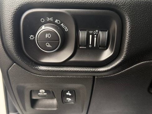Used 2019 RAM 1500 Big Horn AWD/4WD image 31